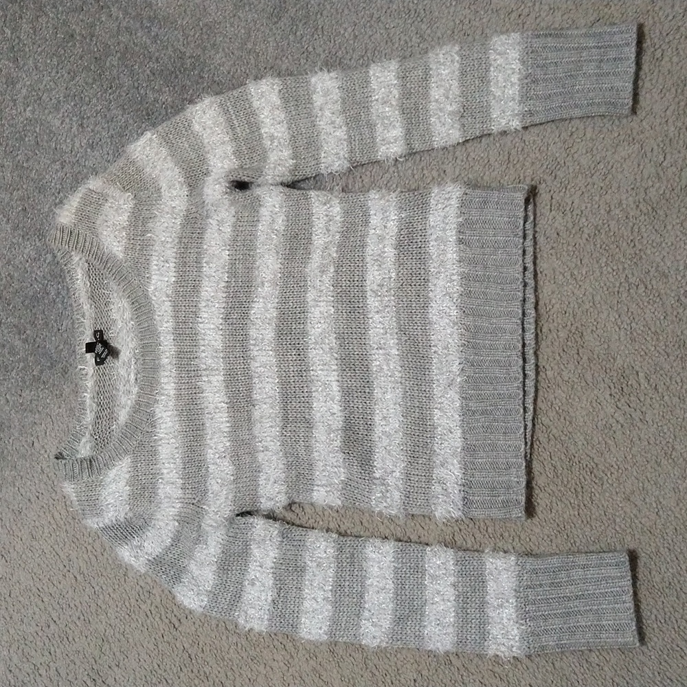 💙3/$10 OR 5/$15 SALE💙 FANG Sweater
